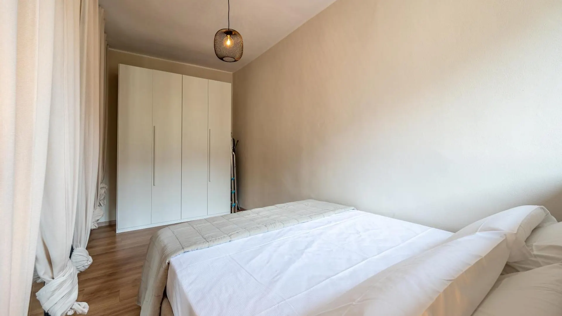 Modern Apartment In Gravedona - Larihome A14